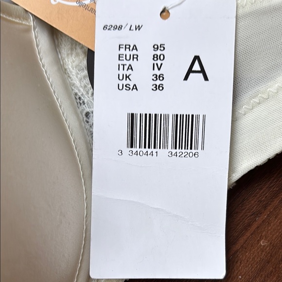 Chantelle Cream Lace Bra - Picture 7 of 12